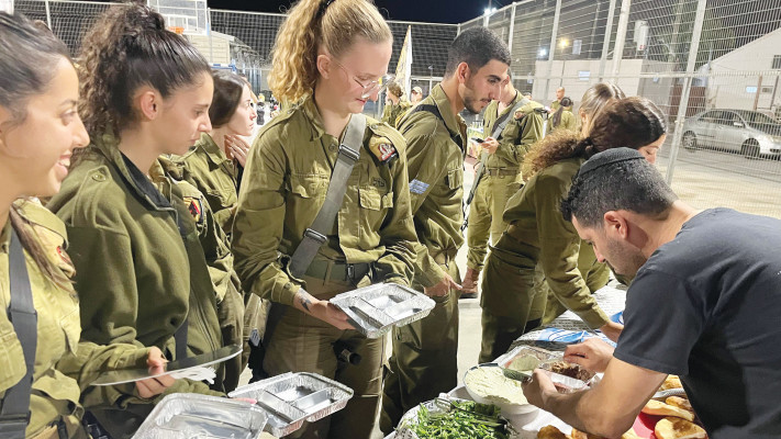 דור זגורי עם חיילי צה\'\'ל