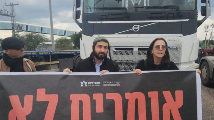 צבי סוכות במחאה נגד משאיות הסיוע לרצועת עזה