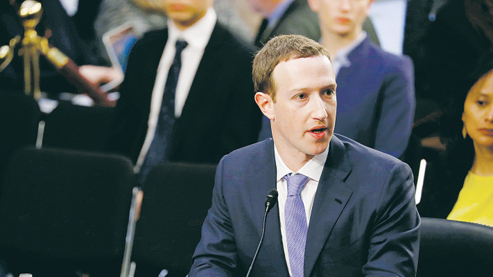 צוקרברג מעיד בקונגרס באפריל 2018