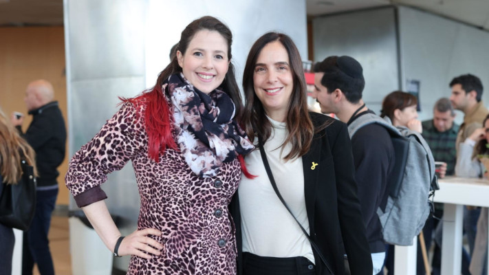 גילי דרוב-היישטיין וקרן אלעזרי (צילום: דרור סיתהכל)