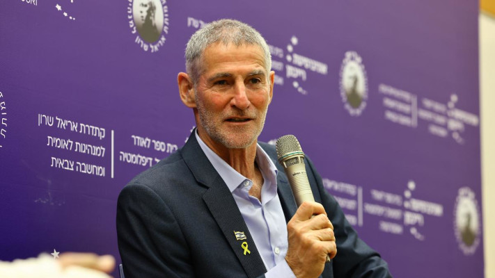 בכנס. אלוף במיל' יאיר גולן
