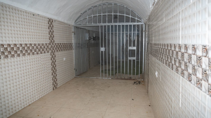 מנהרת בכירים שהוסבה למנהרה להחזקת חטופים בחאן יונס (צילום: דובר צה''ל)