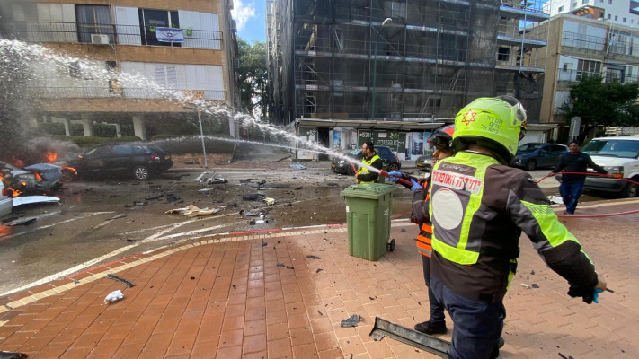 זירת האירוע בפתח תקווה (צילום: תיעוד מבצעי מד''א)