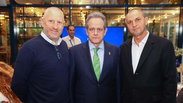 איציק דיין, קיריאקוס לוקאקיס  וליאור רביב (צילום: לנס הפקות)