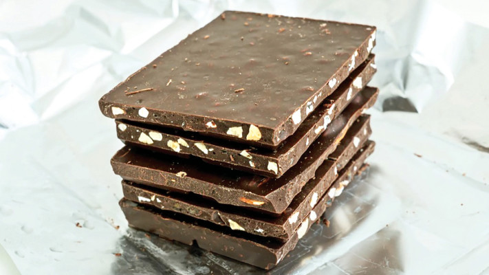טראפלס שוקולד, טחינה ושקדים (צילום: פסקל פרץ-רובין)