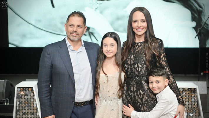 אירוע בת המצווה של מיה, בתם של מרינה קבישר ויקיר שעשוע (צילום: אֶרן חן | צלמים)