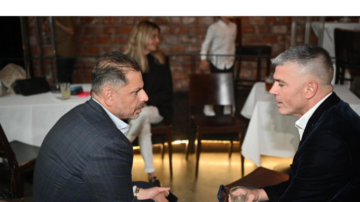 יקיר שעשוע ובן זוגה הנוכחי של קבישר, עופר שליו (צילום: אֶרן חן | צלמים)