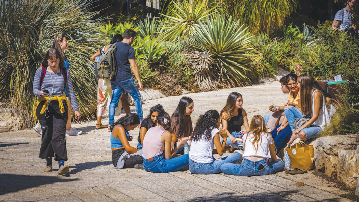 סטודנטים בקמפוס של האוניברסיטה העברית בירושלים (צילום: אוליבייה פיטוסי פלאש 90 )