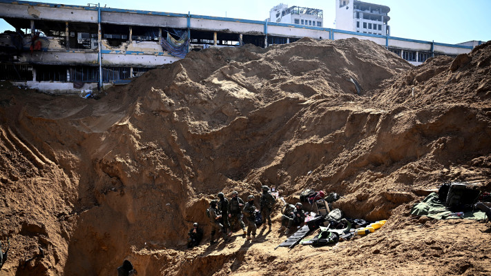 מנהרה מתחת למטה אונר''א בעזה (צילום: REUTERS/Dylan Martinez)