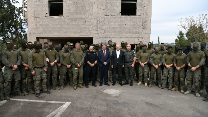 נתניהו, בן גביר ושבתאי לצד לוחמי הימ''מ (צילום: קובי גדעון לע''מ)