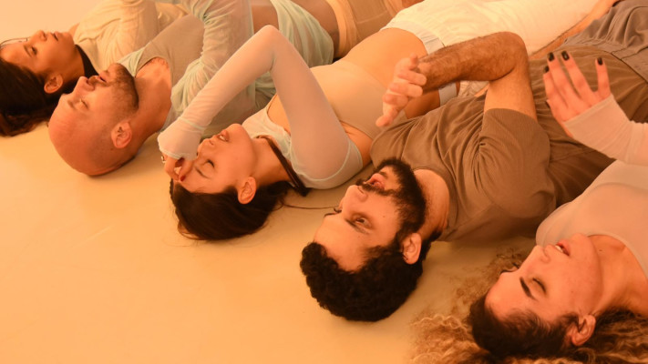 להקת המחול ''אמת עירומה'' 