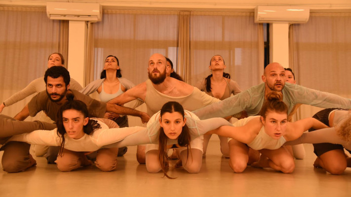 להקת המחול ''אמת עירומה''