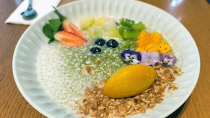 קינוח טפיוקה מלווה פירות