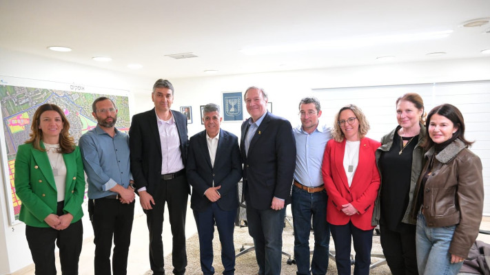 מייק פומפאו באופקים