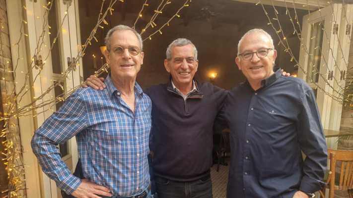 אלי גידור, אורי שקד ולני רקנאטי  (צילום: באדיבות יקב רקנאטי)