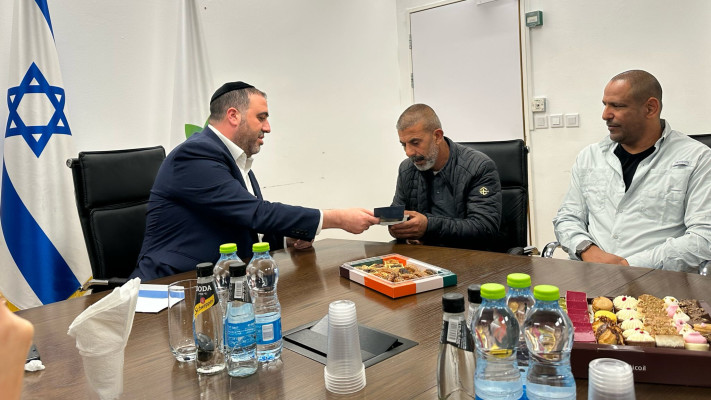 שר הפנים מעניק מעמד תושב קבע לחמיד אבו עראר