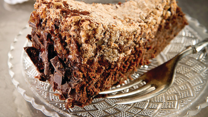 עוגת שוקולד וקציפת לוז