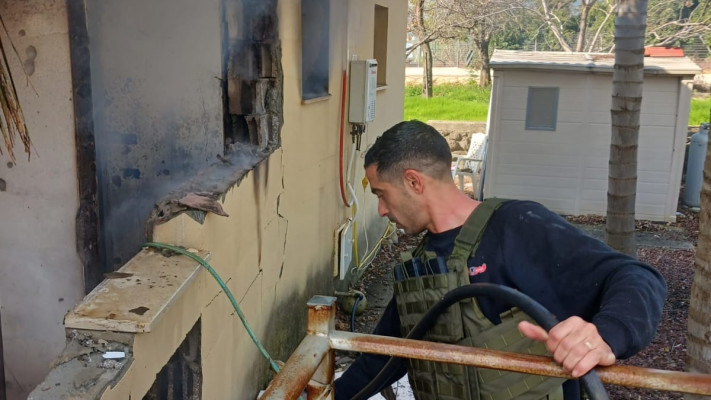 הבית שנפגע מנ''ט בכפר יובל