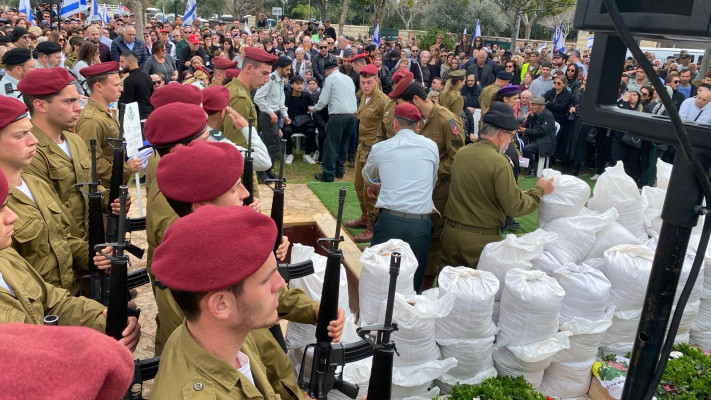 הלווייתו של סימון שלומוב ז''ל (צילום: אבשלום ששוני)