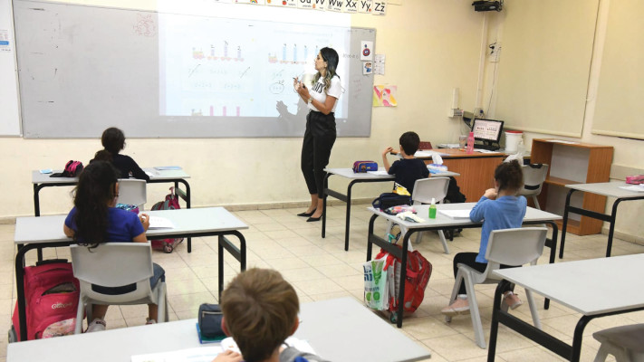 מורה ותלמידים. למצולמים אין קשר לכתבה (צילום: ראובן קסטרו, וואלה!)