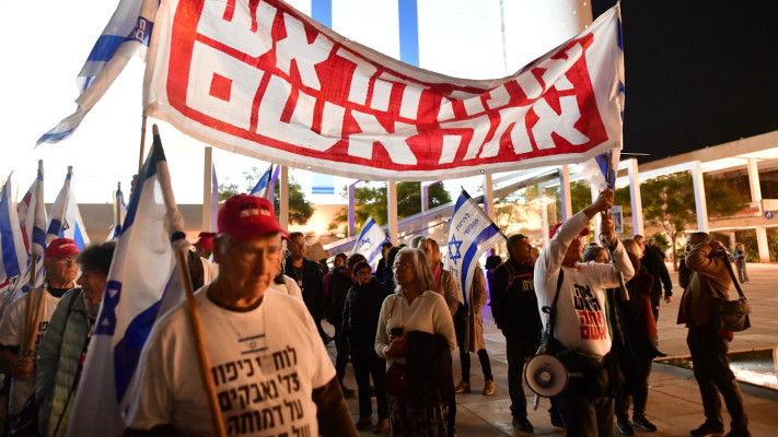 מחאה נגד הממשלה בתל אביב עקב המלחמה (צילום: אבשלום ששוני)