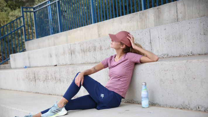 בגדי הספורט הצנועים של אמנדה קיי