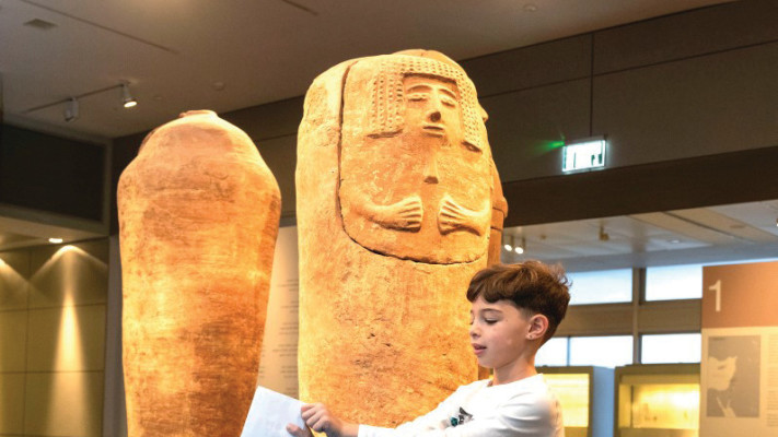 בוחרים יצירה