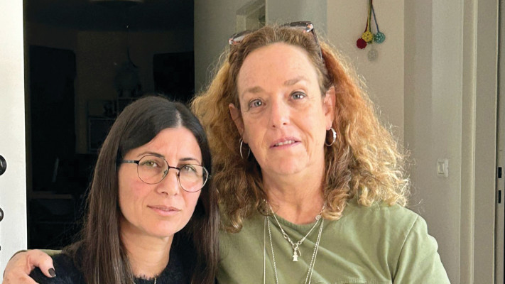 איילת ברגור (מימין) עם אלמנתו של עלים סעד ז''ל