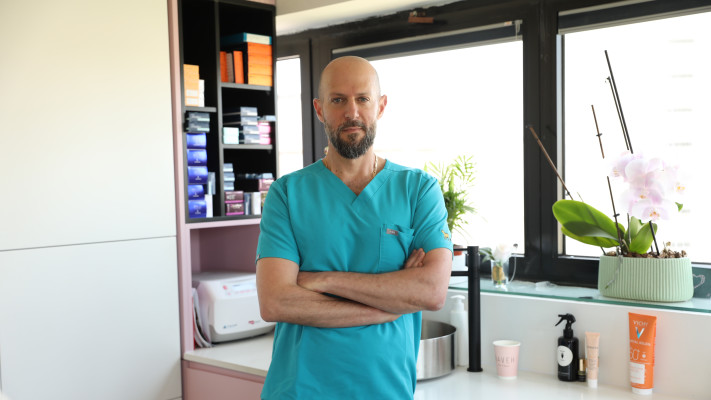 ד''ר אברי רווה, מומחה בכירורגיה פלסטית