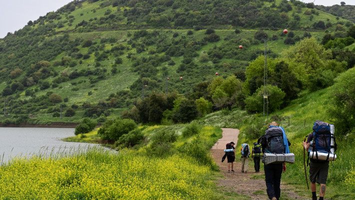 מטיילים בשביל הגולן 