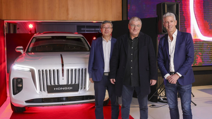 שי פלדמן, אליעזר שקדי וצ'אנג שינגפו&nbsp; (צילום: איל מרילוס)