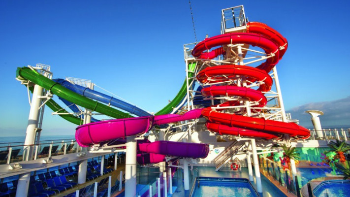 מגלשות באוניית נורוויג'ן קרוז ליין