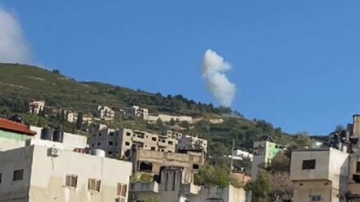 רגע פיצוץ המטען בחומש בו נפצעו שלושה ישראלים (צילום: רשתות ערביות)