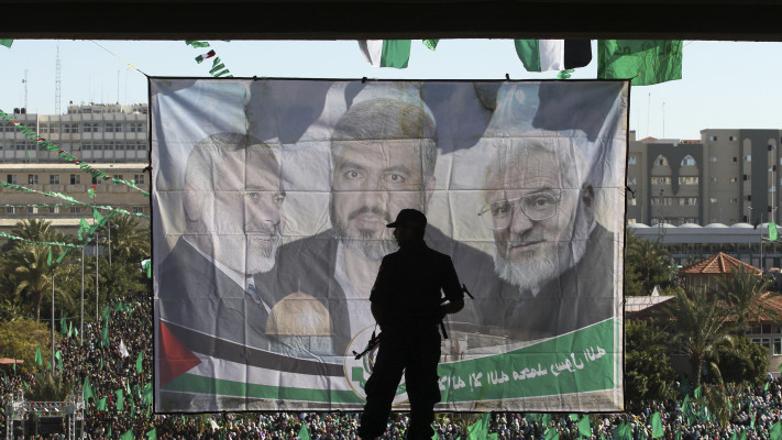 כרזה של בכירי חמאס (צילום:  REUTERS/Suhaib Salem)