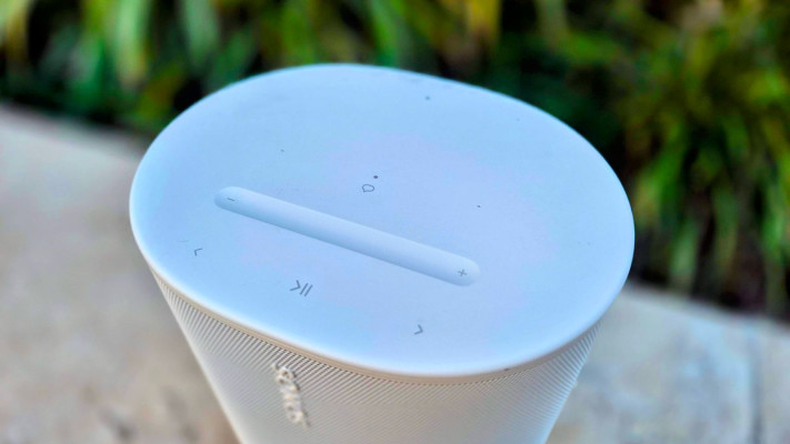 הרמקול החכם Sonos Move 2, לחצני ההפעלה