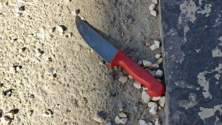 סכינו של המפגע במחסום המנהרות בירושלים (צילום: שימוש לפי סעיף 27א')