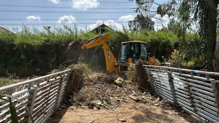 בעקבות החורף הגשום: החלו עבודות הכשרת אפיק נחל הירקון‎ (צילום: באדיבות רשות נחל הירקון)