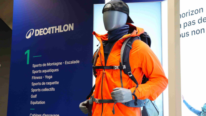 המיתוג החדש של DECATHLON בחנויות