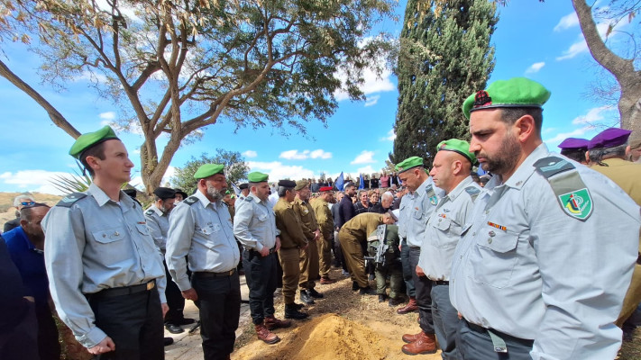 לוויתו של רנ''ג אורי מויאל (צילום: דן בונבידה - חדשות הדרום 24)