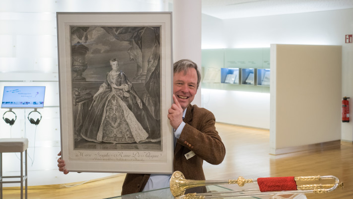 מנכל מוזיאון בית באך באייזנאך עם תחריט