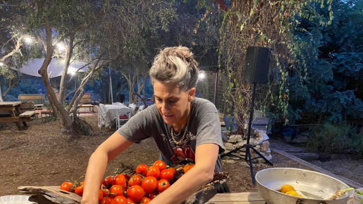 עדי יוגב, מעשה ידיים 