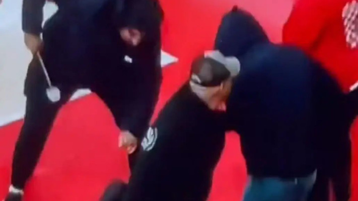 אוהדים של הפועל תל אביב תוקפים אוהד של הפועל חיפה