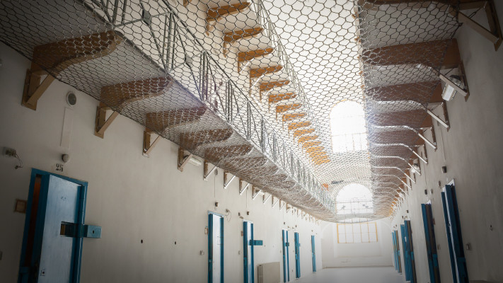 כלא, אילוסטרציה