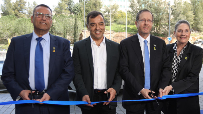 מיכל הרצוג, מר יצחק הרצוג, נשיא ומנכ''ל מובילאיי, פרופסור אמנון שעשוע ומשה ליאון