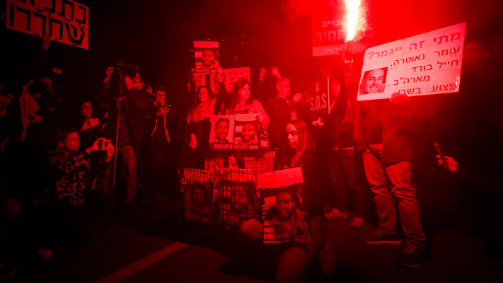 משפחות החטופים חוסמות את איילון