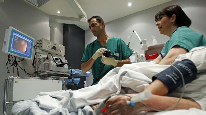 קולונוסקופיה. מתבצעת תחת טשטוש (צילום: REUTERS/Jean-Paul Pelissier)