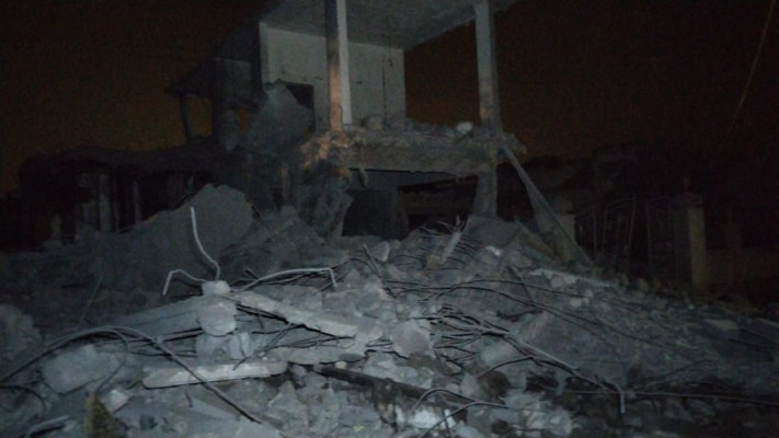 נזק שנגרם מהתקיפה האווירית על בית בתאיר חרפה, דרום לבנון (צילום: רשתות ערביות, שימוש לפי סעיף 27 א')