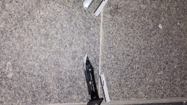 הסכין ששימשה את המחבל בגן יבנה (צילום: דוברות המשטרה)