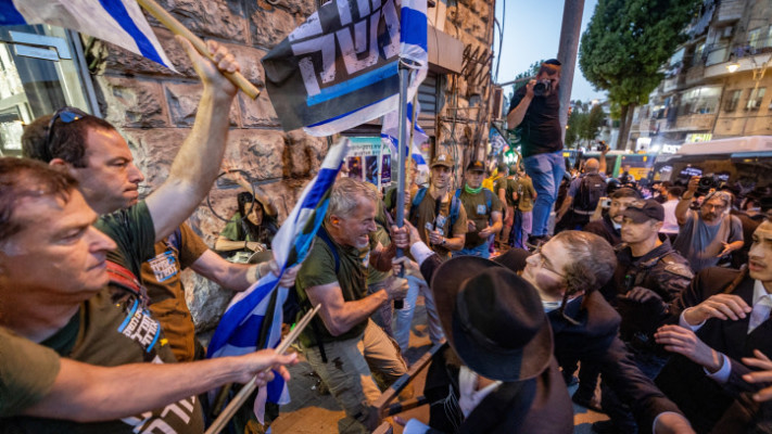 מחאה על חוק הגיוס: עימותים בין ''אחים לנשק'' לחרדים במאה שערים