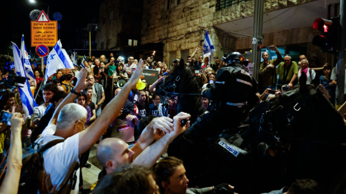 הפגנה נגד הממשלה מול המעון בבלפור